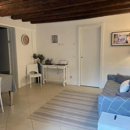 Black & White Home, An Oasis In The Center Daire